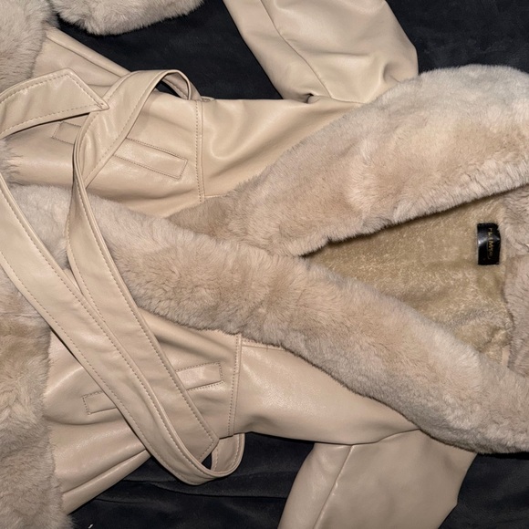 Flam Mode Elegant Cream Faux Fur Trimmed Coat - Picture 13 of 13